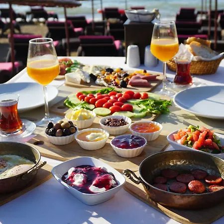 Erythros Boutique 3*