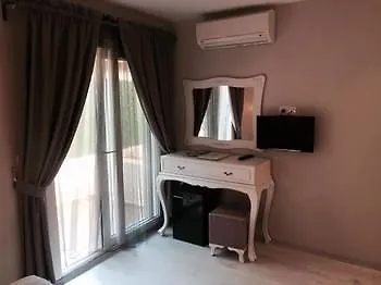 Erythros Boutique Hotel 3*