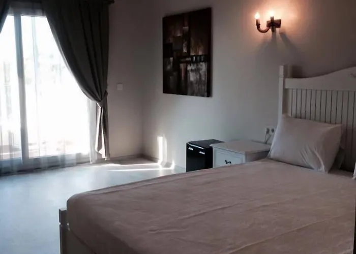 Erythros Boutique 3*