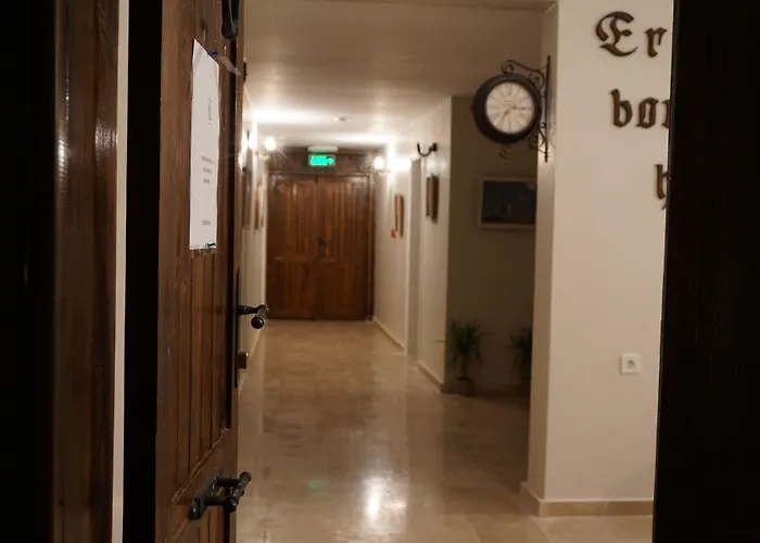 Erythros Boutique Ildir