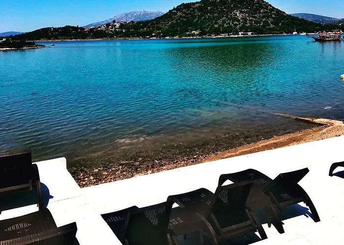 Erythros Boutique Hotel 3*