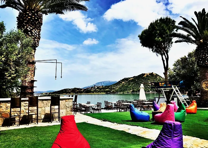 Erythros Boutique 3*