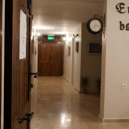 Erythros Boutique Ildir