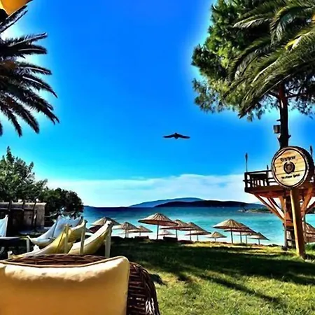 Erythros Boutique 3* Ildir