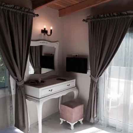 Erythros Boutique Отель 3*